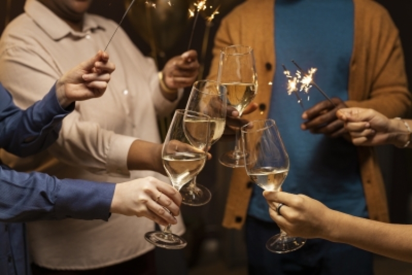 Alcohol During the Holiday Season: How to Practice Moderation, Protect Your Health, and Drink Mindfully