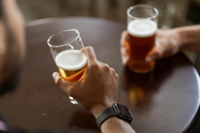 Do low or zero alcohol beers benefit wealthier people more?